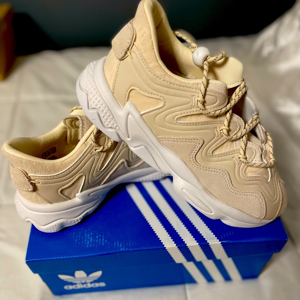 Ozweego plus W BEIGE